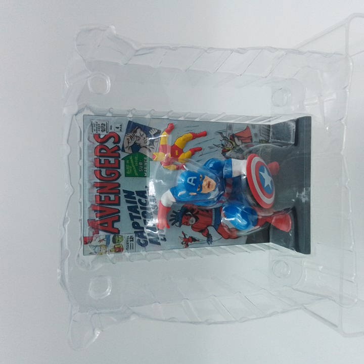 LOOTCRATE THE AVENGERS 3D COMIC STANDEE CAPTAIN AMERICA  - Imagen 2